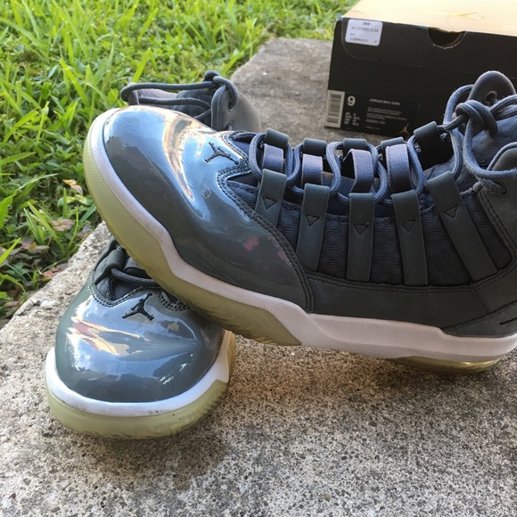 jordan max aura cool grey